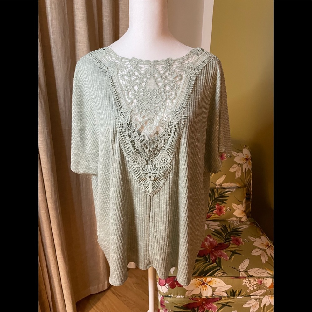 Absolutely Famous Lace Front Dolman Sleeve XL